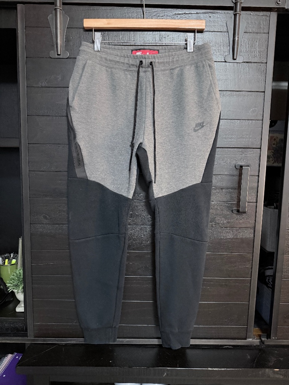 NIKE Mens Cuffed Joggers, sz M